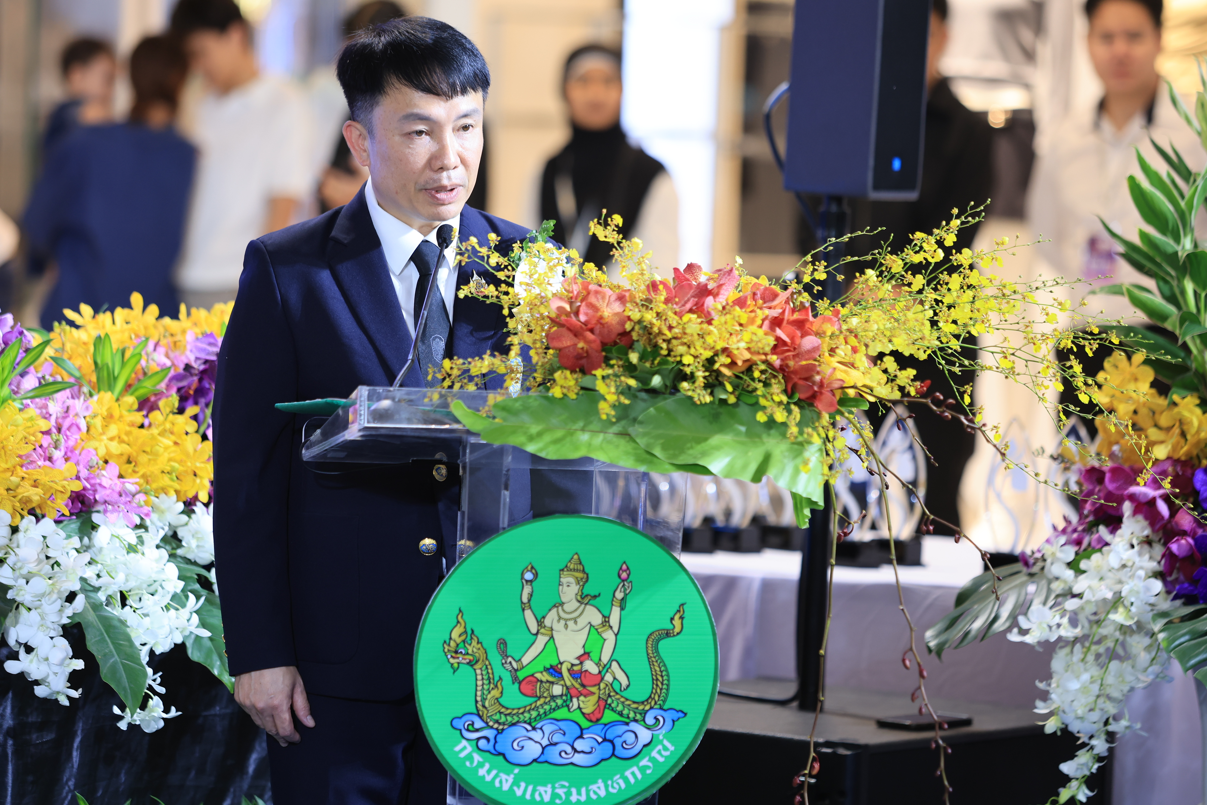 title - เลขาธิการ ส.ป.ก. ร่วมเป็นเกียรติในพิธีเปิดวันกล้วยไม้แห่งชาติ ณ ห้างสรรพสินค้าเซ็นทรัลเวสต์เกต 